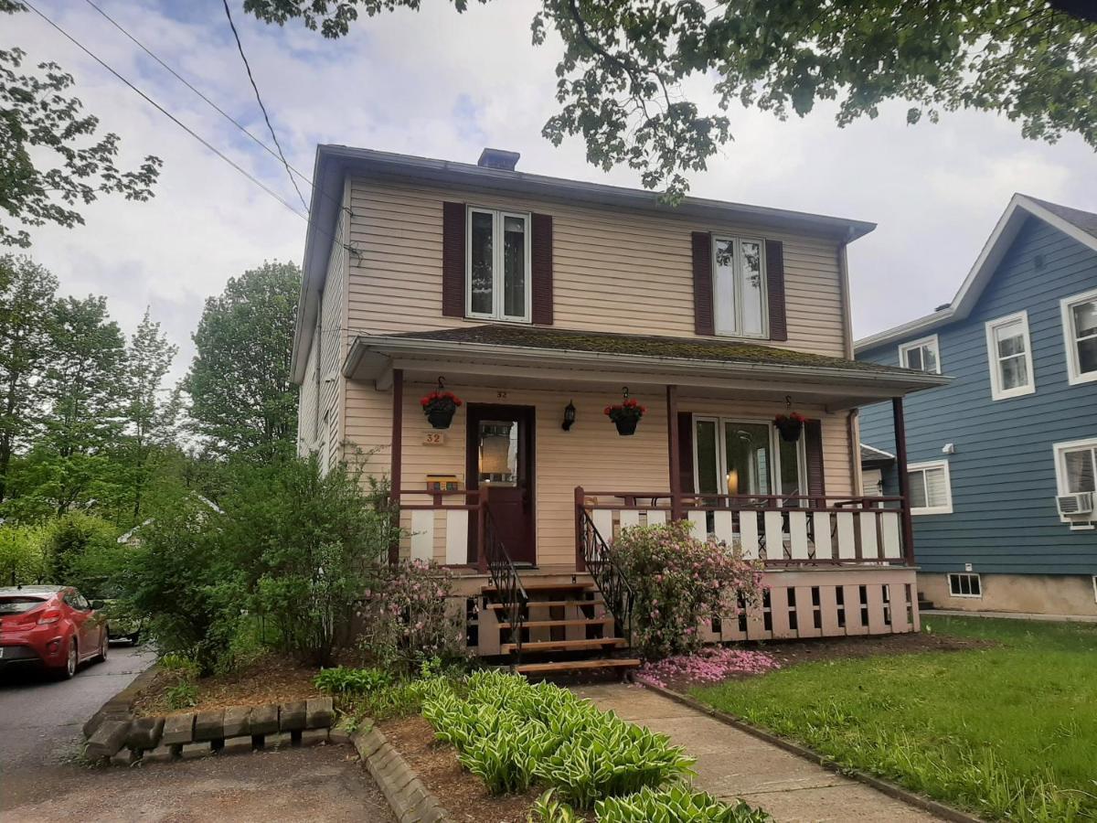 La Maison Aux Camelias Bed & Breakfast Coaticook Exterior photo